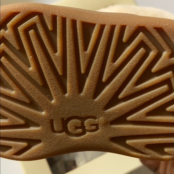 UGGS Jorie metallic boots - Picture 7 of 10